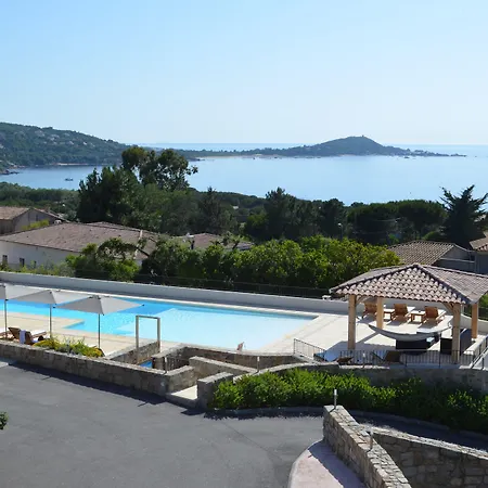 호텔 Kalliste & 3*