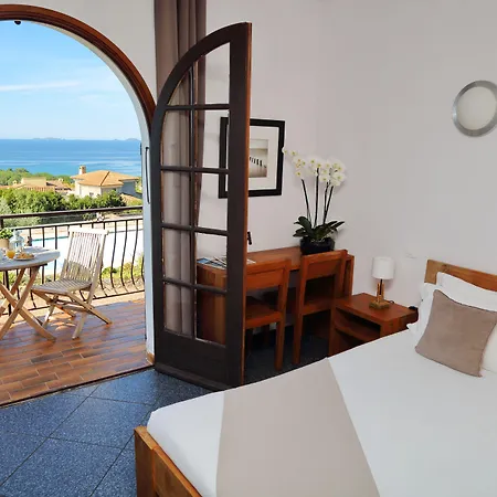 호텔 Kalliste & 3*