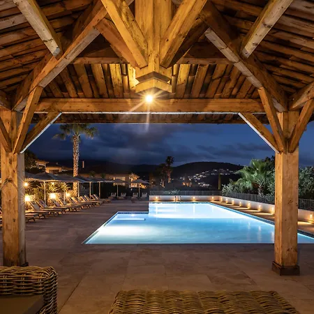 ホテル Kalliste & Molini