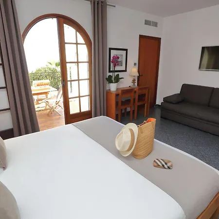 Kalliste & Hotel 3*