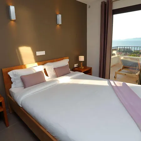 Hotel Kalliste & 3*